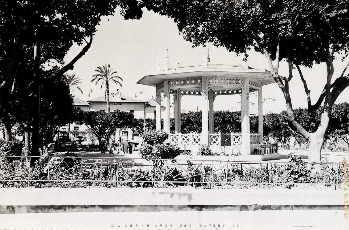 Relizane 506- Place de la Mairie COLLECTION DES AMIS DE ND DE SANTA CRUZ.jpg